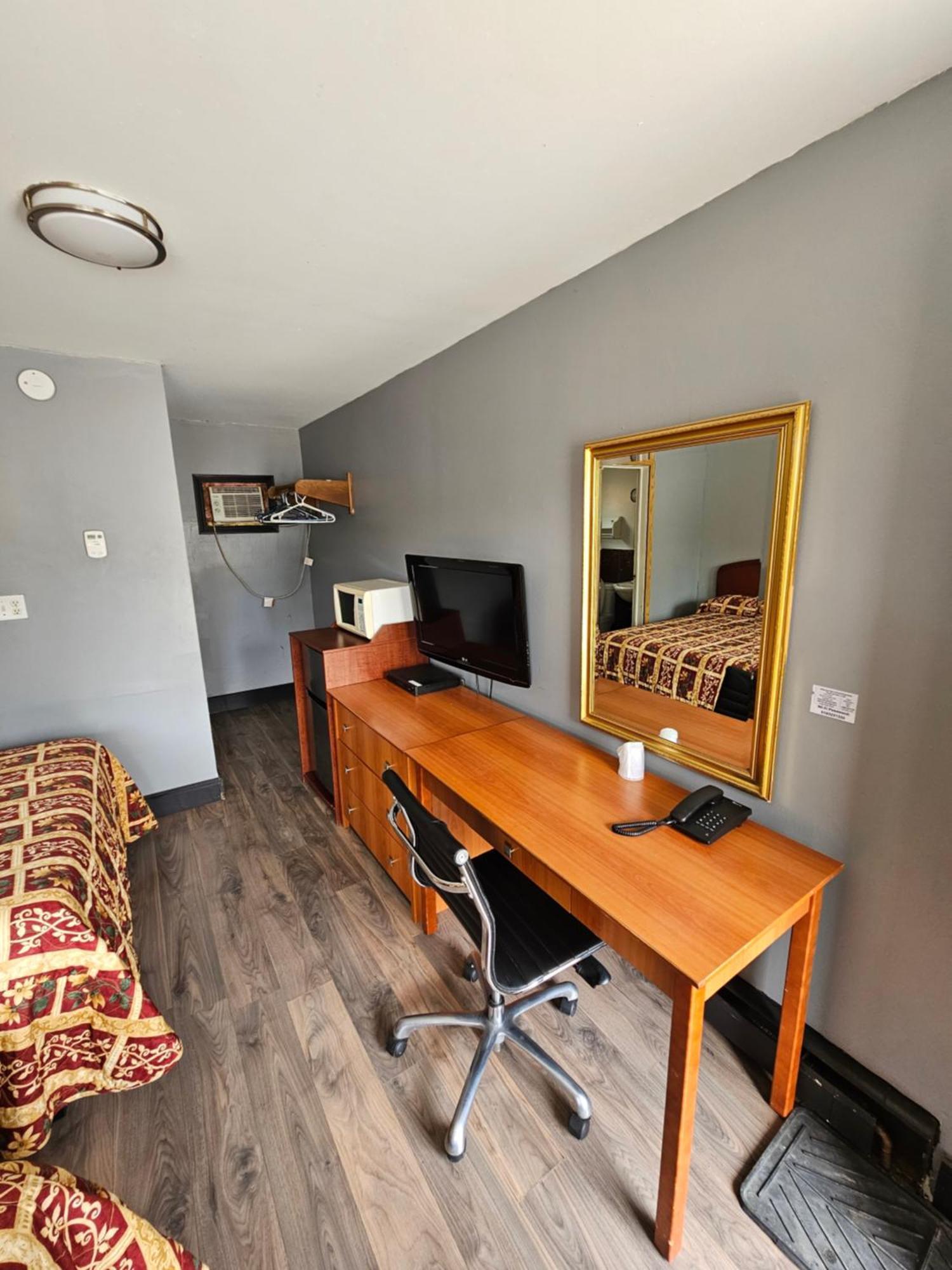 Forest Plaza Motel Mount Forest Экстерьер фото
