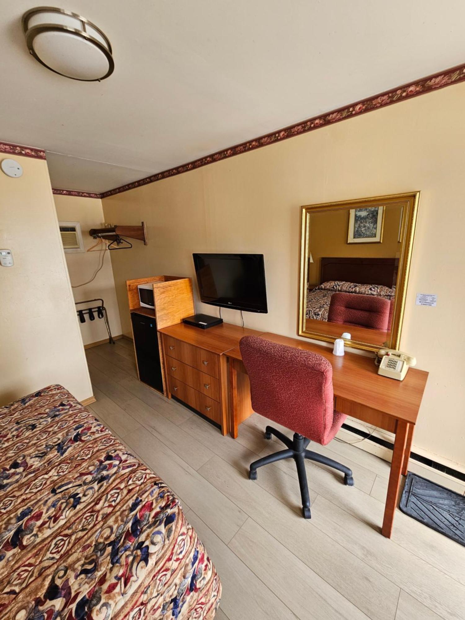 Forest Plaza Motel Mount Forest Экстерьер фото