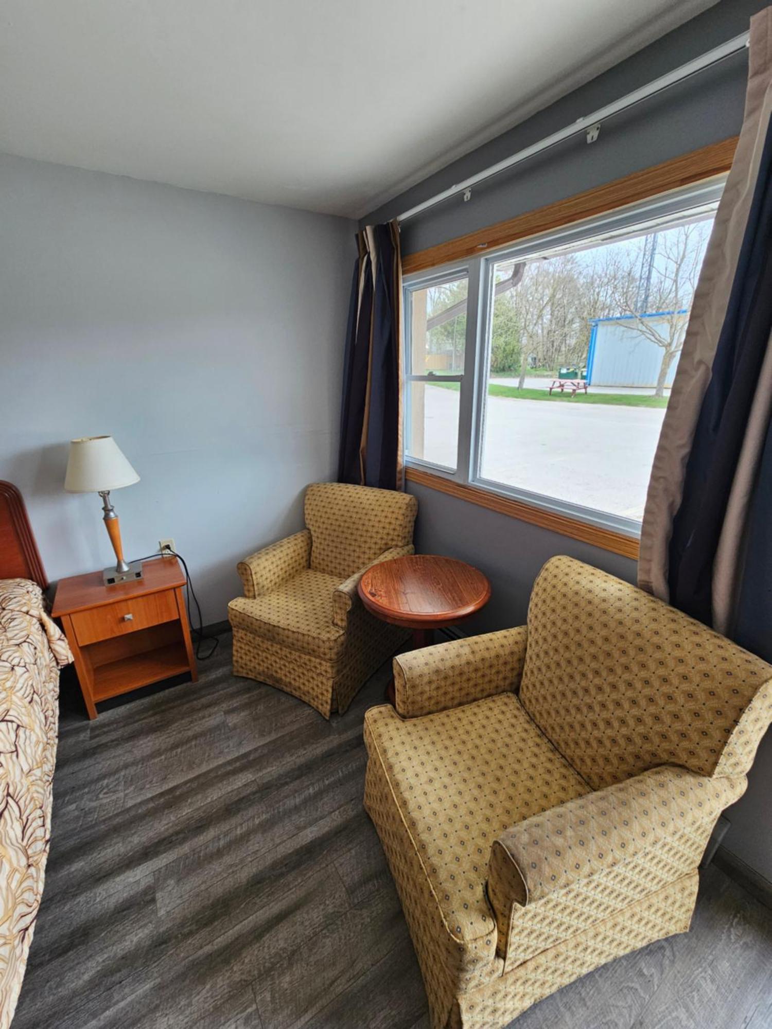 Forest Plaza Motel Mount Forest Экстерьер фото