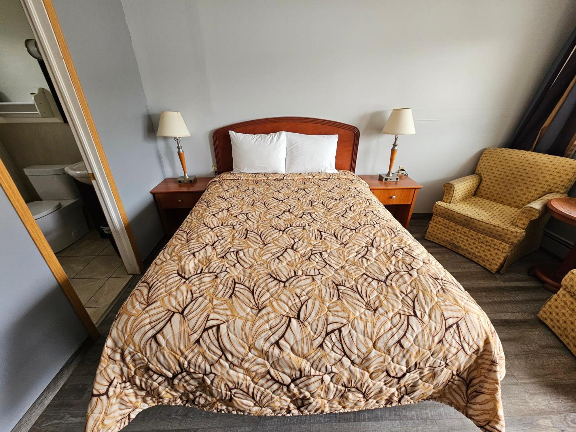 Forest Plaza Motel Mount Forest Экстерьер фото