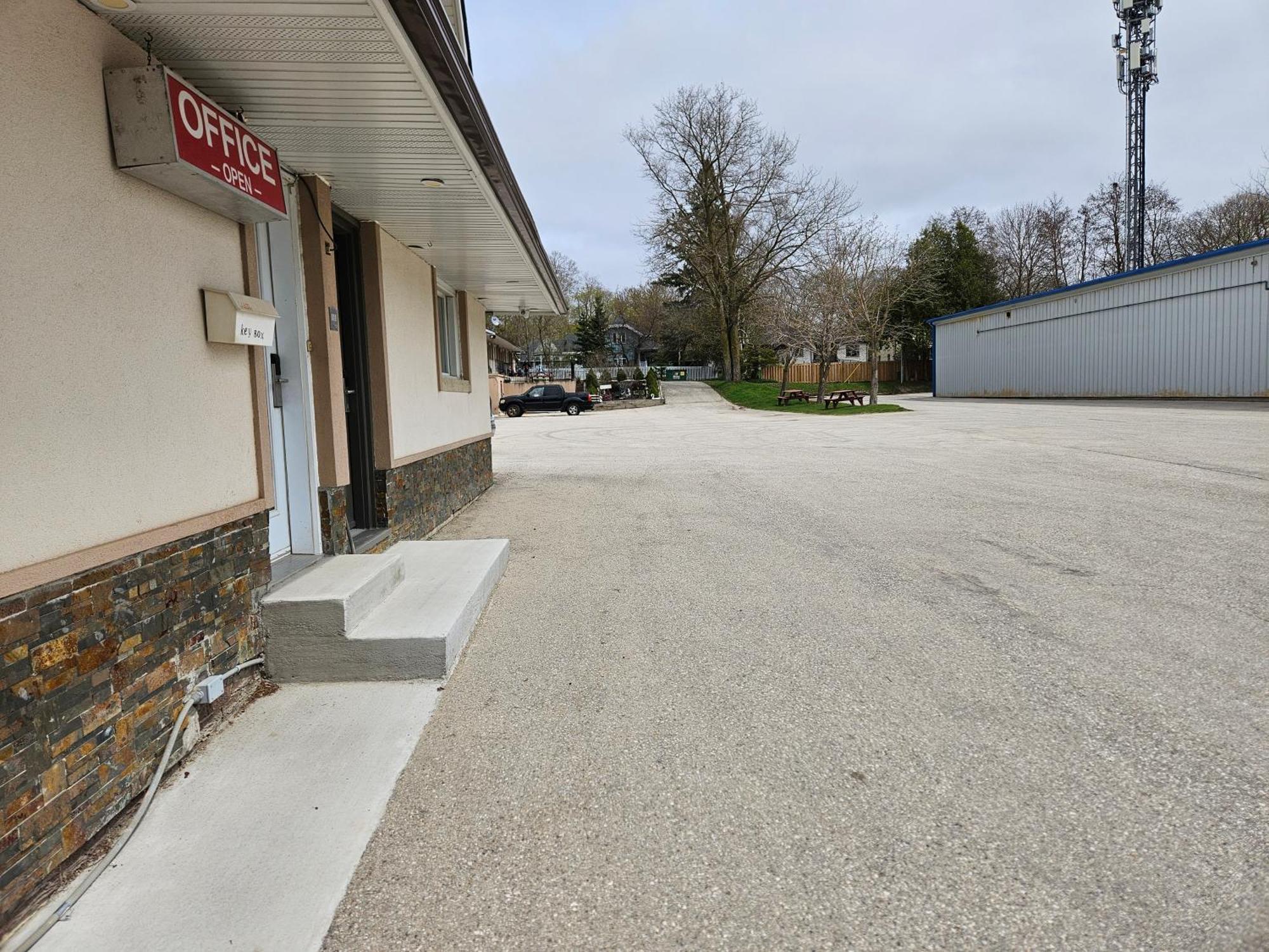 Forest Plaza Motel Mount Forest Экстерьер фото