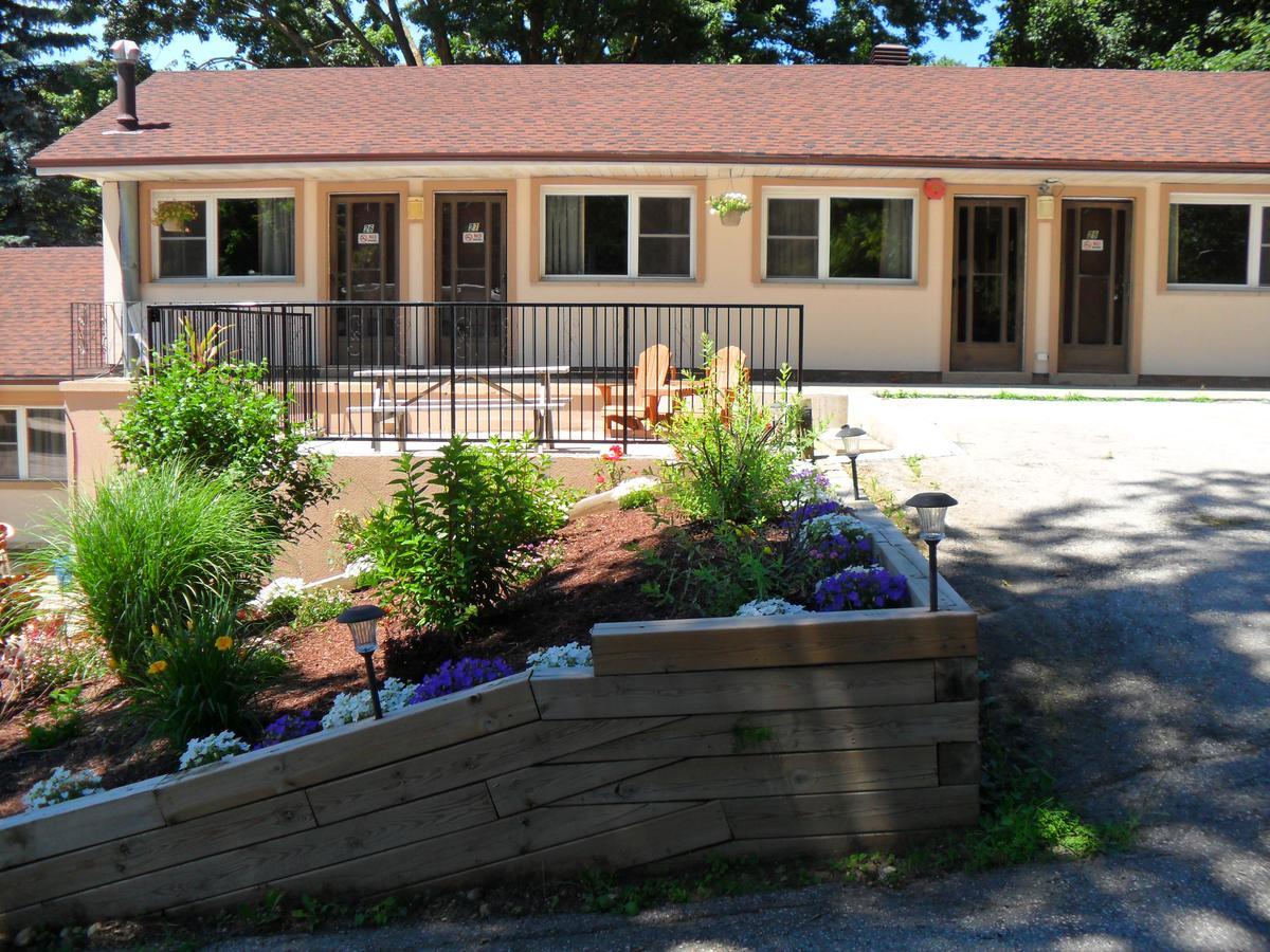 Forest Plaza Motel Mount Forest Экстерьер фото