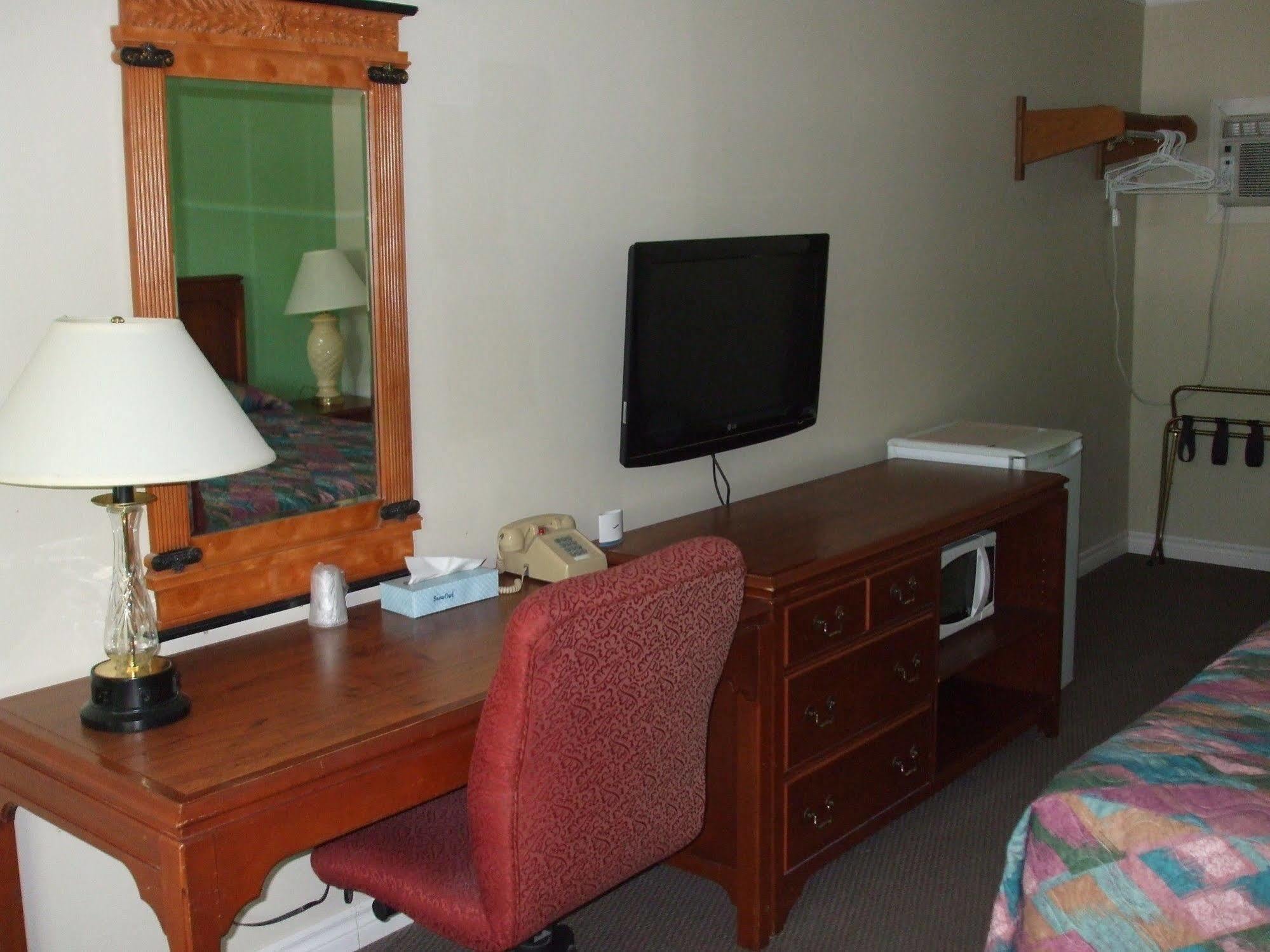 Forest Plaza Motel Mount Forest Экстерьер фото