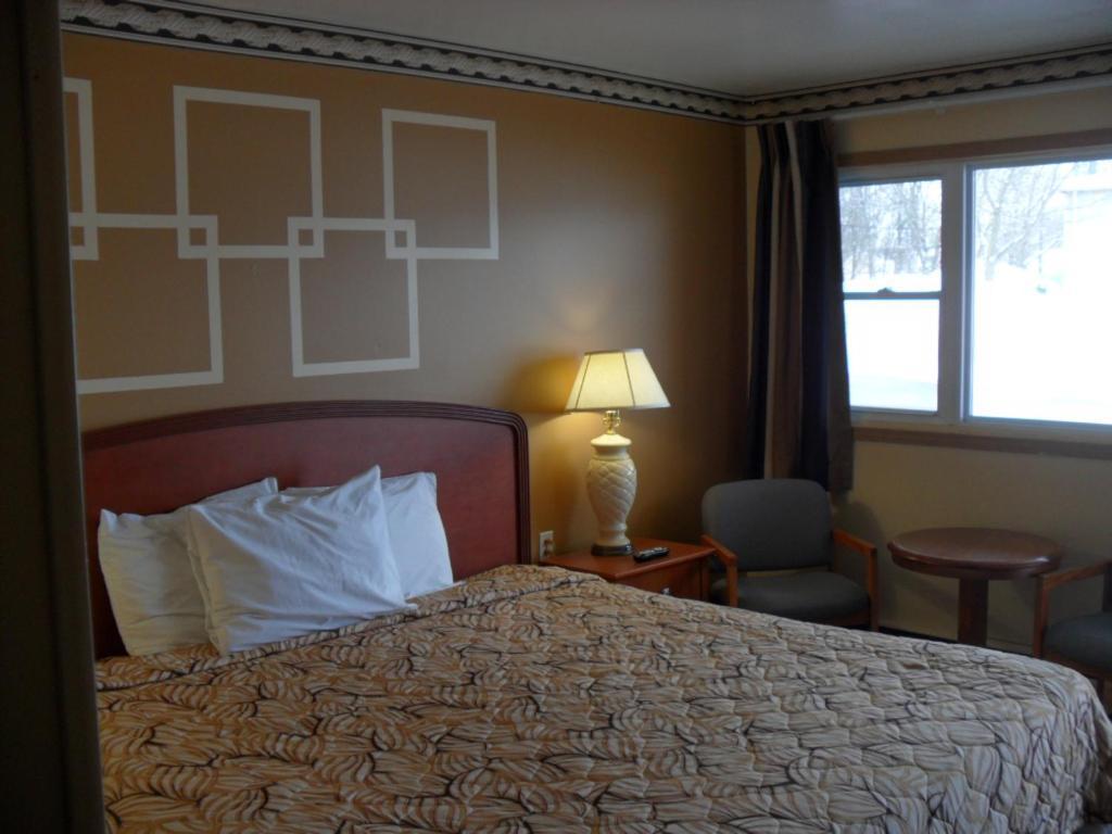 Forest Plaza Motel Mount Forest Экстерьер фото
